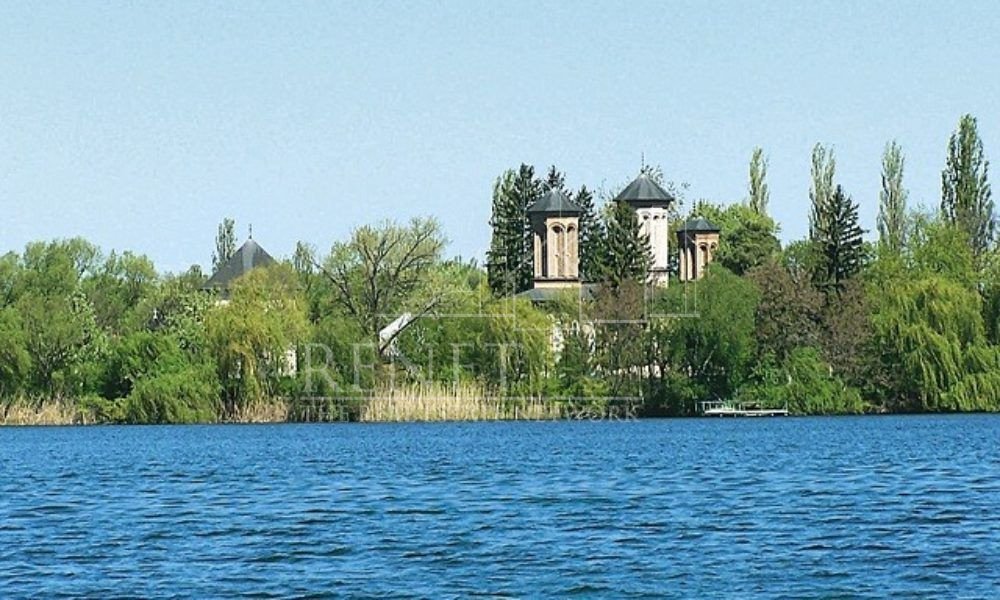 Teren pe malul lacului Snagov, in Vladiceasca.