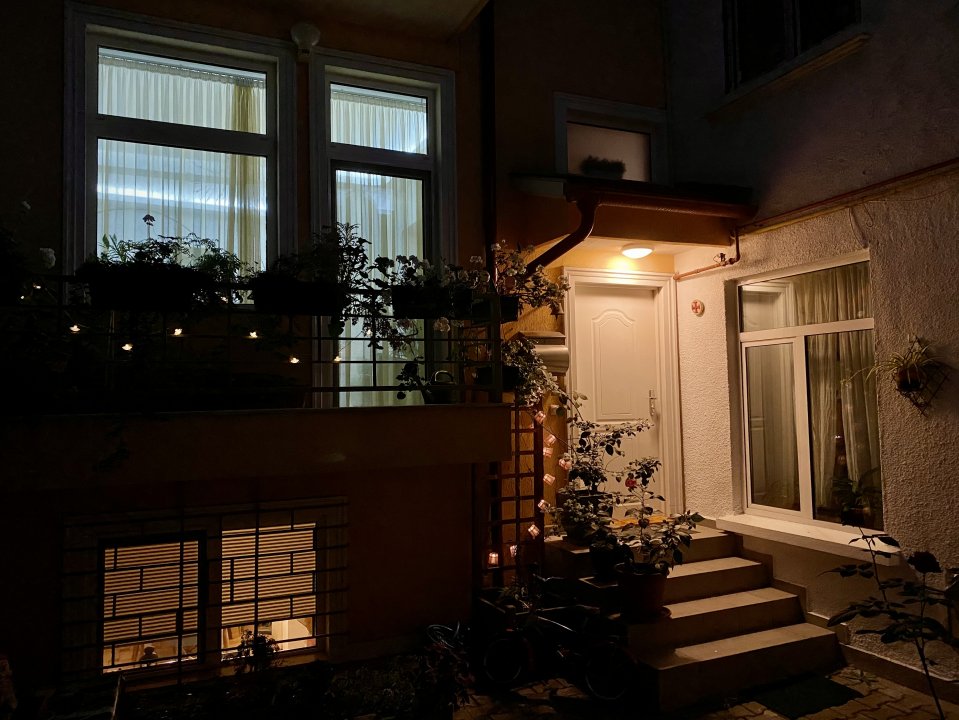 Locuinta calda si primitoare, Titulescu - Banu Manta! 