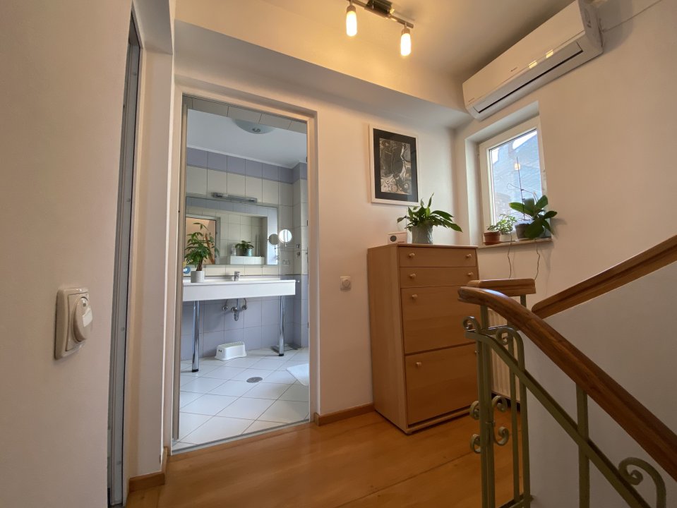 Locuinta calda si primitoare, Titulescu - Banu Manta! 