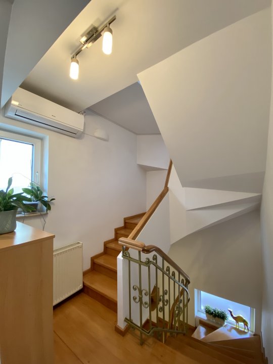 Locuinta calda si primitoare, Titulescu - Banu Manta! 