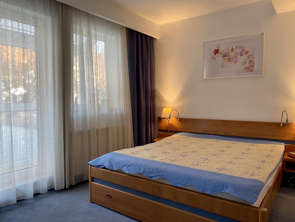 Locuinta calda si primitoare, Titulescu - Banu Manta! 