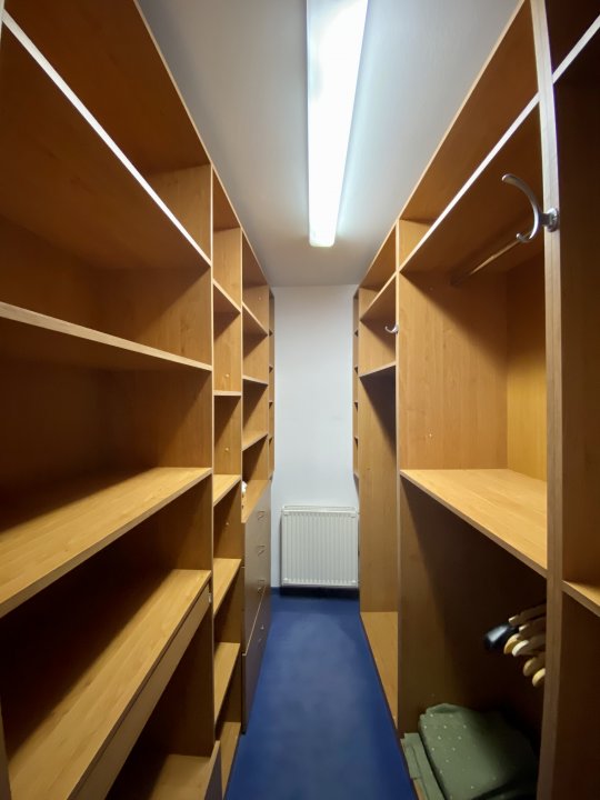 Locuinta calda si primitoare, Titulescu - Banu Manta! 