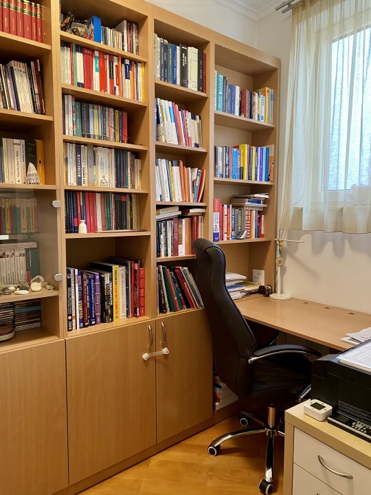 Locuinta calda si primitoare, Titulescu - Banu Manta! 