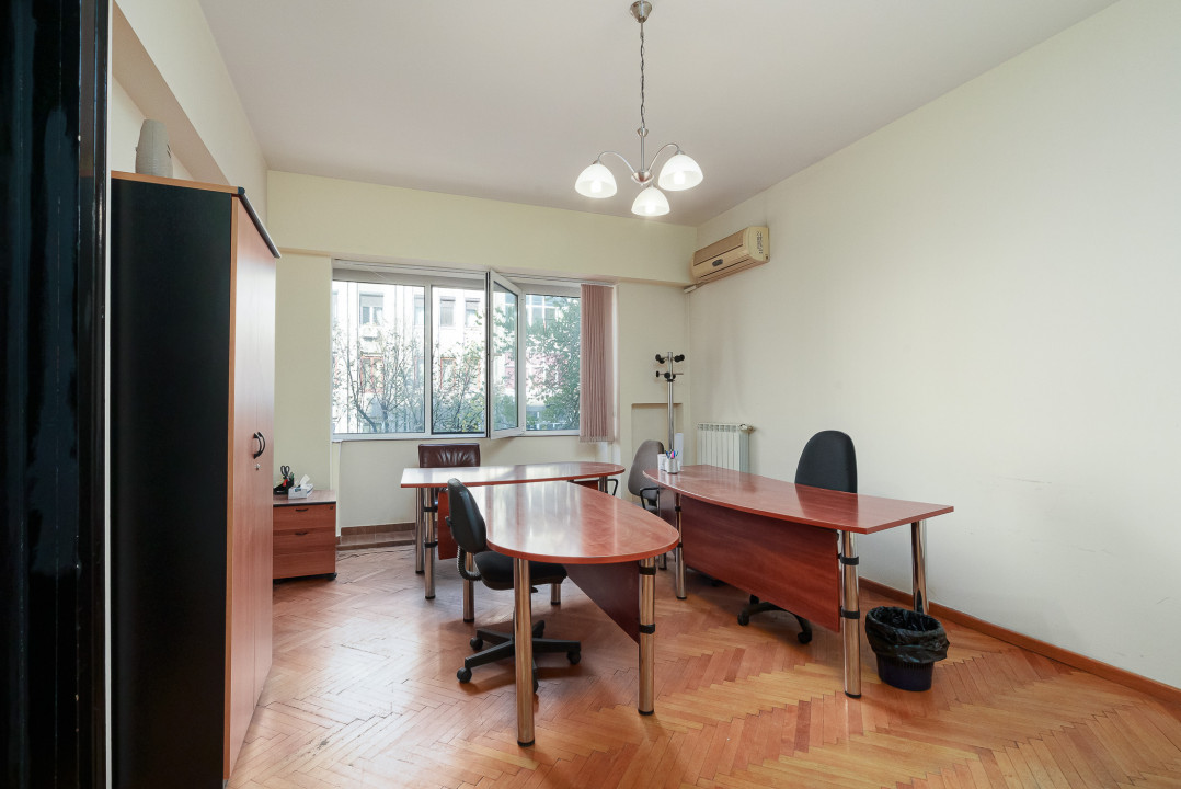 Apartament 4 camere  bd Carol I