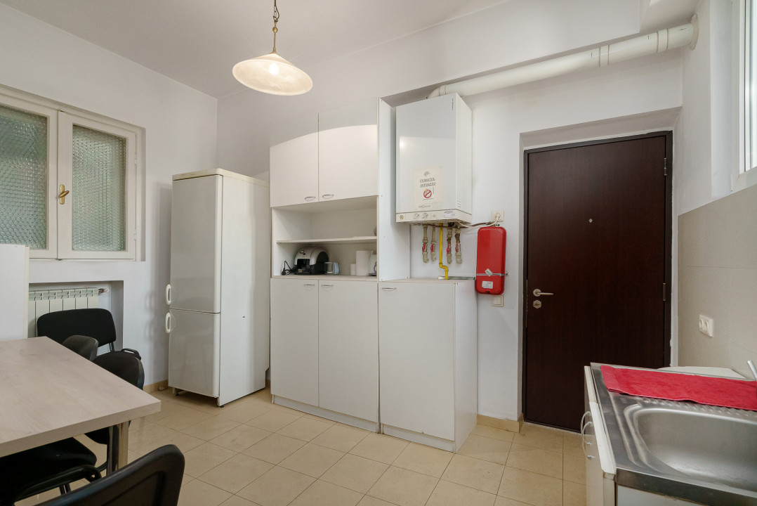 Apartament 4 camere  bd Carol I