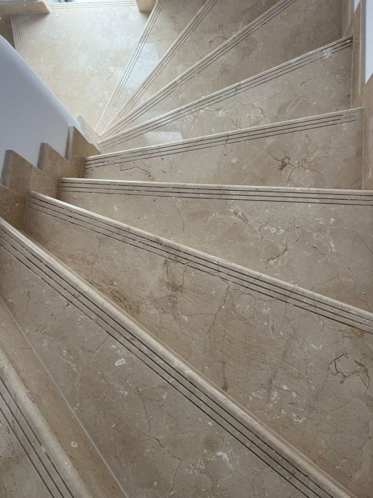 SUPER OCAZIE SE VIND 3 APRTAMENTE DE LUX IN VILA ZONA PARC CAROL COSBUC