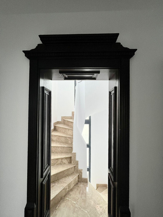 SUPER OCAZIE SE VIND 3 APRTAMENTE DE LUX IN VILA ZONA PARC CAROL COSBUC