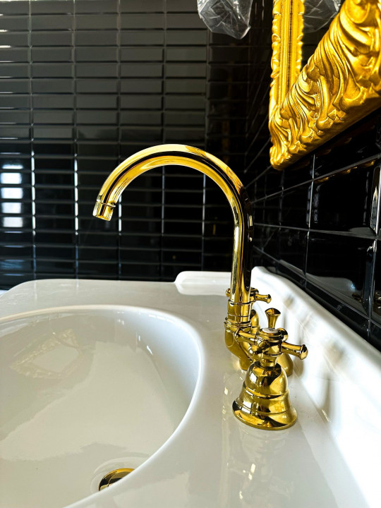 SUPER OCAZIE SE VIND 3 APRTAMENTE DE LUX IN VILA ZONA PARC CAROL COSBUC