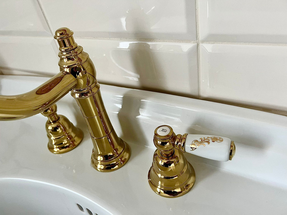 SUPER OCAZIE SE VIND 3 APRTAMENTE DE LUX IN VILA ZONA PARC CAROL COSBUC