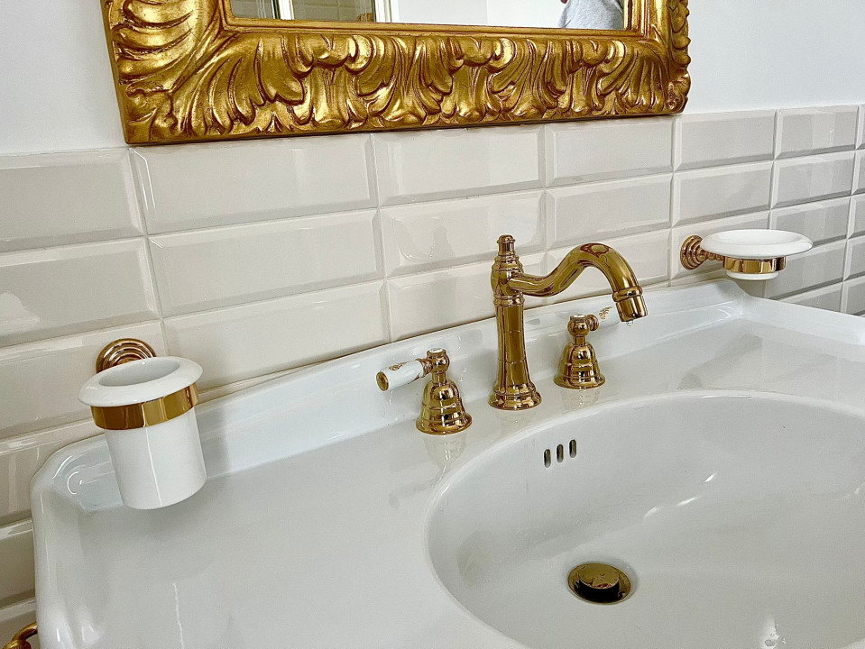 SUPER OCAZIE SE VIND 3 APRTAMENTE DE LUX IN VILA ZONA PARC CAROL COSBUC