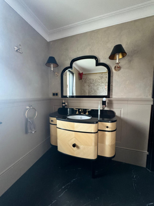 SUPER OCAZIE SE VIND 3 APRTAMENTE DE LUX IN VILA ZONA PARC CAROL COSBUC