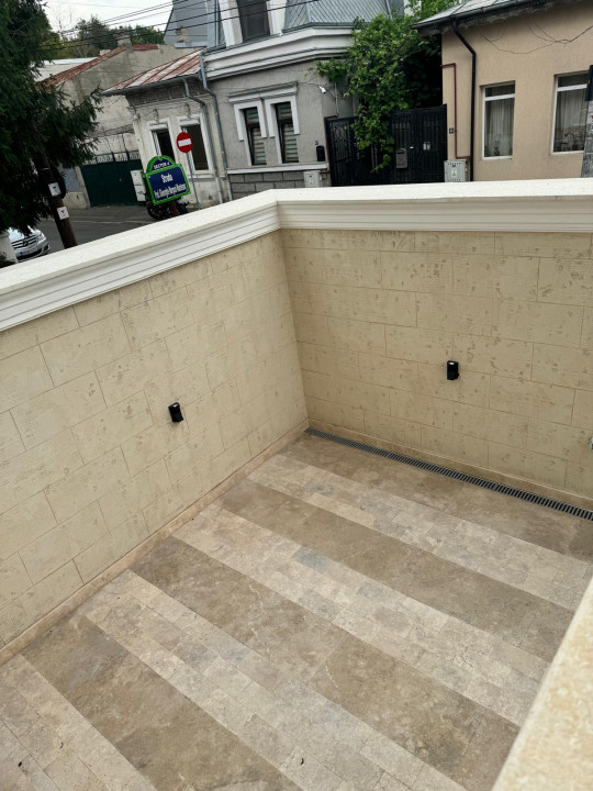 SUPER OCAZIE SE VIND 3 APRTAMENTE DE LUX IN VILA ZONA PARC CAROL COSBUC