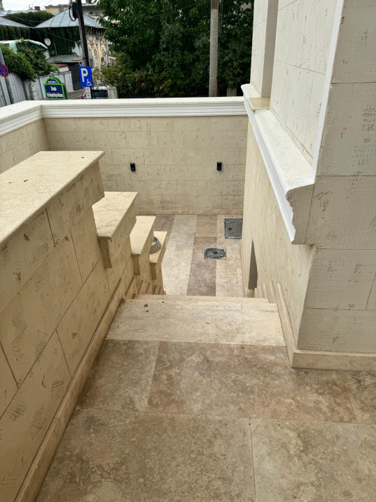 SUPER OCAZIE SE VIND 3 APRTAMENTE DE LUX IN VILA ZONA PARC CAROL COSBUC