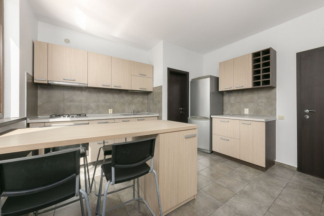 Vilă spațioasă și elegantă în Pipera – zona Porsche / Hotel Alexander