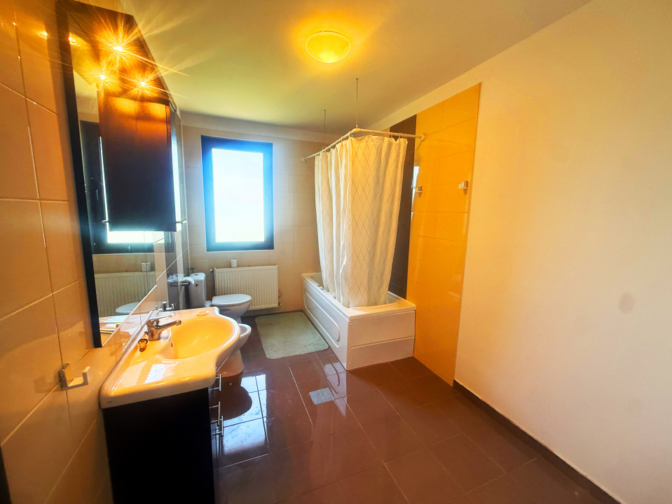 Vilă spațioasă și elegantă în Pipera – zona Porsche / Hotel Alexander