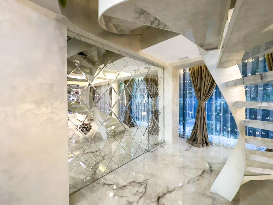 Pe Malul Snagovului, Unde Luxul Devine Cotidian