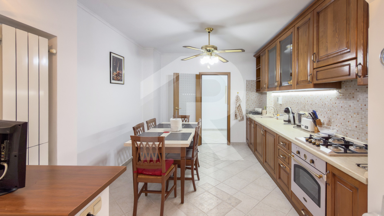 Vânzare apartament 3 camere – Ultracentral, Bloc Scala, Bd. Magheru